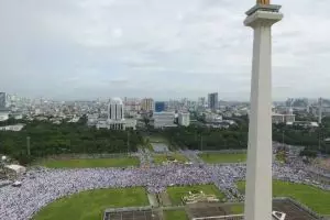7 Foto lautan manusia di Monas untuk aksi ‘Super Damai 212’