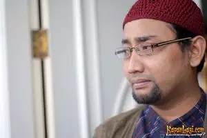 Muncul di bagan donatur arah makar, novelis Kang Abik merasa difitnah