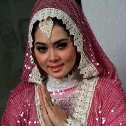 Status Syahrini soal Aksi Damai 212 ini dibilang bersahaja nan manja