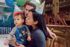 10 Potret Maxima Zuckerberg bersama ayah ibunya, gemesin banget deh