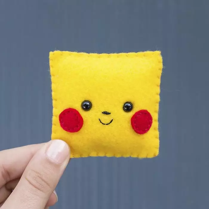 Nggak cuma keren, 10 potret wajah pada rajutan ini menggemaskan banget