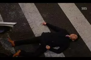 Berikan kejutan ke pacar, cowok ini pura-pura mati karena kecelakaan