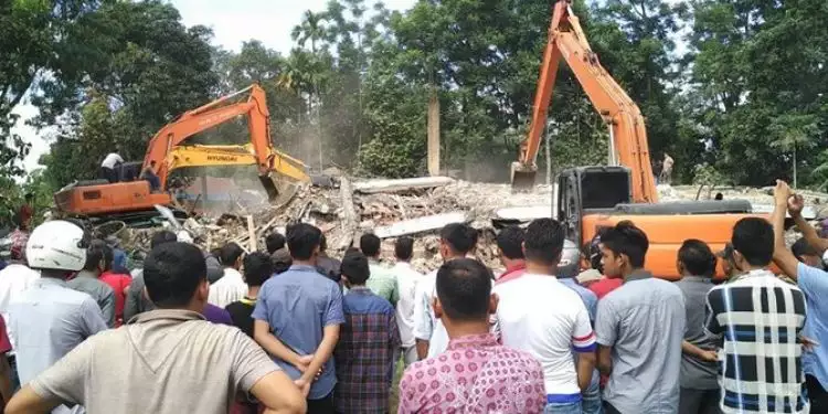 Korban tewas capai 102 orang, tim SAR gencar lakukan evakuasi di Aceh