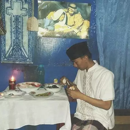 Cerita toleransi agama dari ujung timur Indonesia ini bikin hati adem