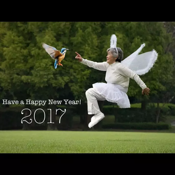 Kamu pasti melongo, nenek 88 tahun ini jago banget Photoshop