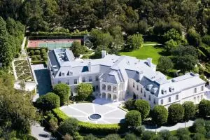 Ini rumah mewah incaran David Beckham, ada 27 kamar mandi lho