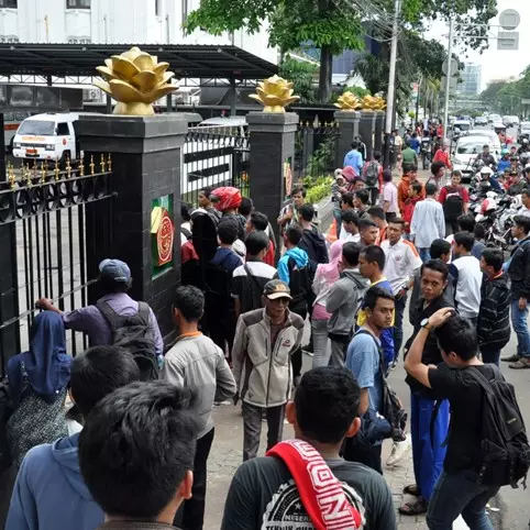 Kisah perjuangan suporter beli tiket Final Piala AFF ini bikin salut 