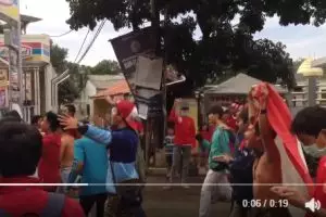 Ini video keriuhan suporter jalan kaki dukung Indonesia lawan Thailand