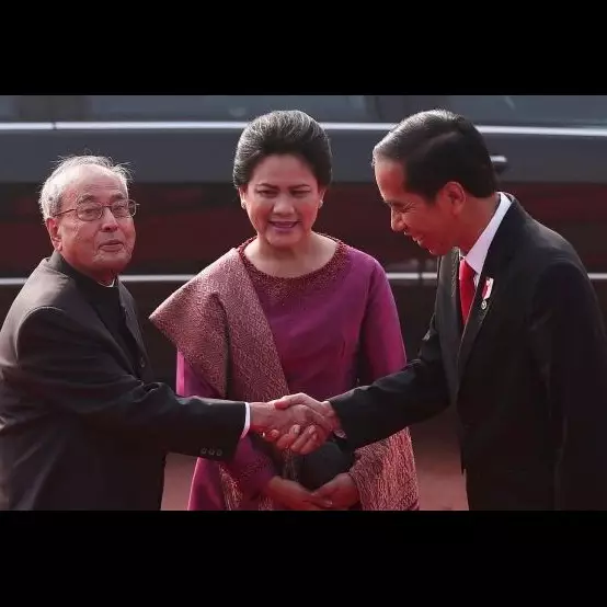 Ini penampakan Jokowi saat menyaksikan final AFF dari luar negeri