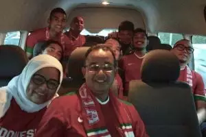 Tak mau ketinggalan, Anies Baswedan tonton Timnas langsung di Thailand