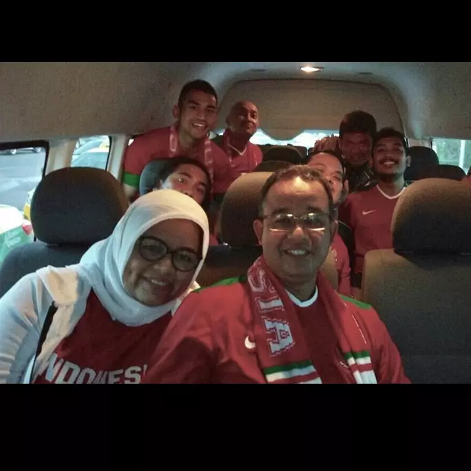 Tak mau ketinggalan, Anies Baswedan tonton Timnas langsung di Thailand