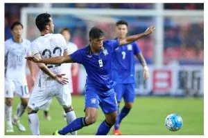 Turun minum, Thailand unggul 1-0 lewat gol kebetulan Siroch Chatthong