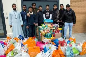 Muslim London sumbang 10 ton makanan untuk fakir miskin di hari Natal