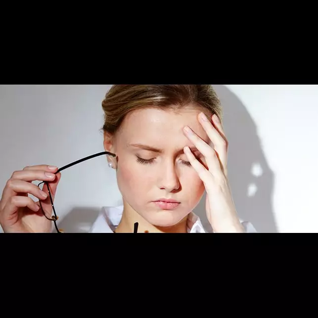 8 Kebiasaan buruk ini penyebab sakit kepala, lakukan sebaliknya yuk