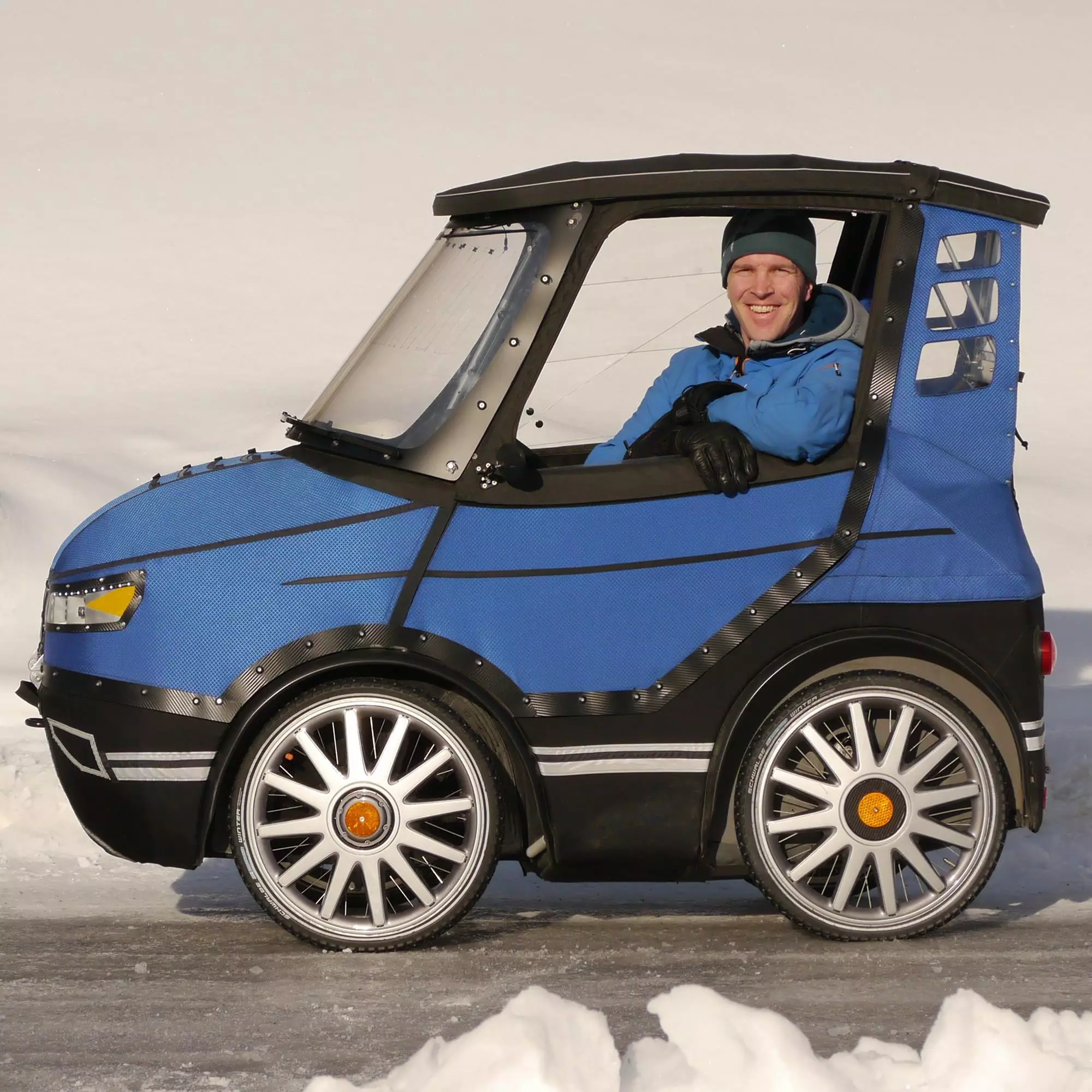 Kamu pasti nggak nyangka, mobil imut ini ternyata sepeda lho