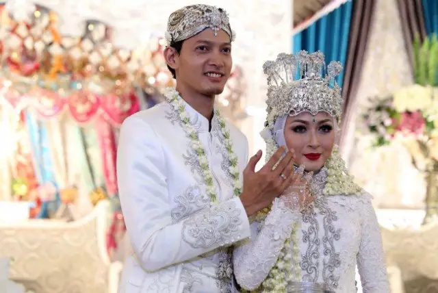 6 Pernikahan artis paling menyita perhatian sepanjang 2016