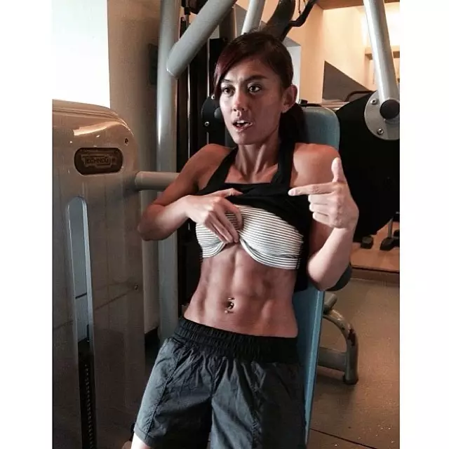 5 Artis cantik ini ternyata punya perut six pack, ada 'roti sobek'nya