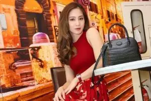 Dikabarkan sudah punya 2 anak, ini 10 potret aktivitas Bunga Zainal