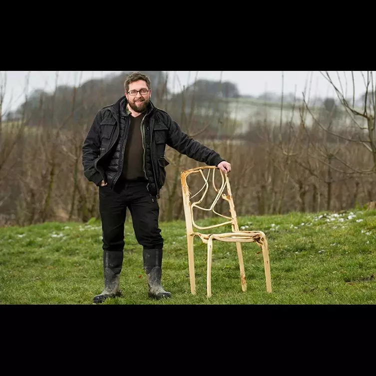 Ajaib, pria ini kembangkan pohon yang bisa tumbuh kursi