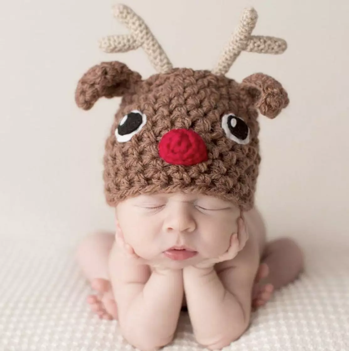 17 Foto imutnya bayi saat berkostum Natal, ngegemesin banget deh
