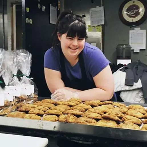Cewek penyandang down syndrome ini sukses jadi pengusaha kue, keren
