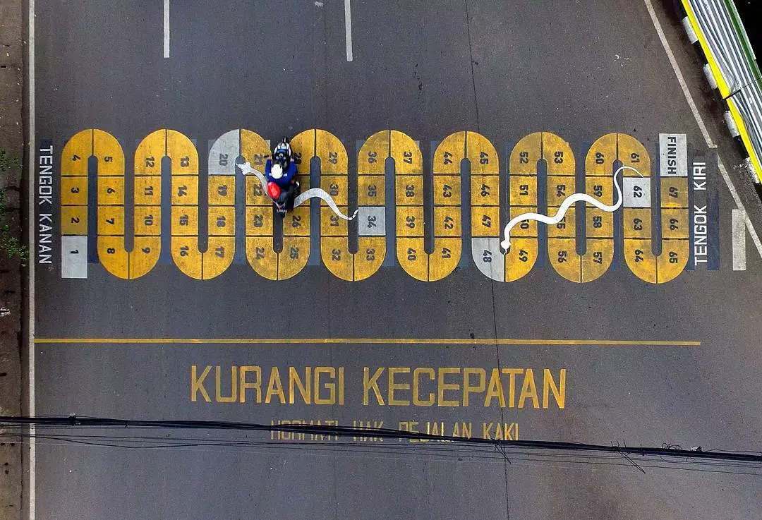 Zebra cross di Bandung ini didesain penuh warna, jadi malu melanggar