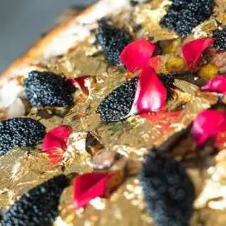 Satu pan pizza ini harganya Rp 37 juta, apa ya istimewanya?