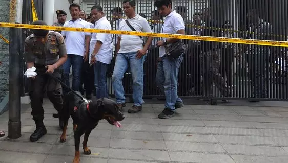 Ternyata pelaku pembunuhan di Pulomas melawan polisi dengan pedang