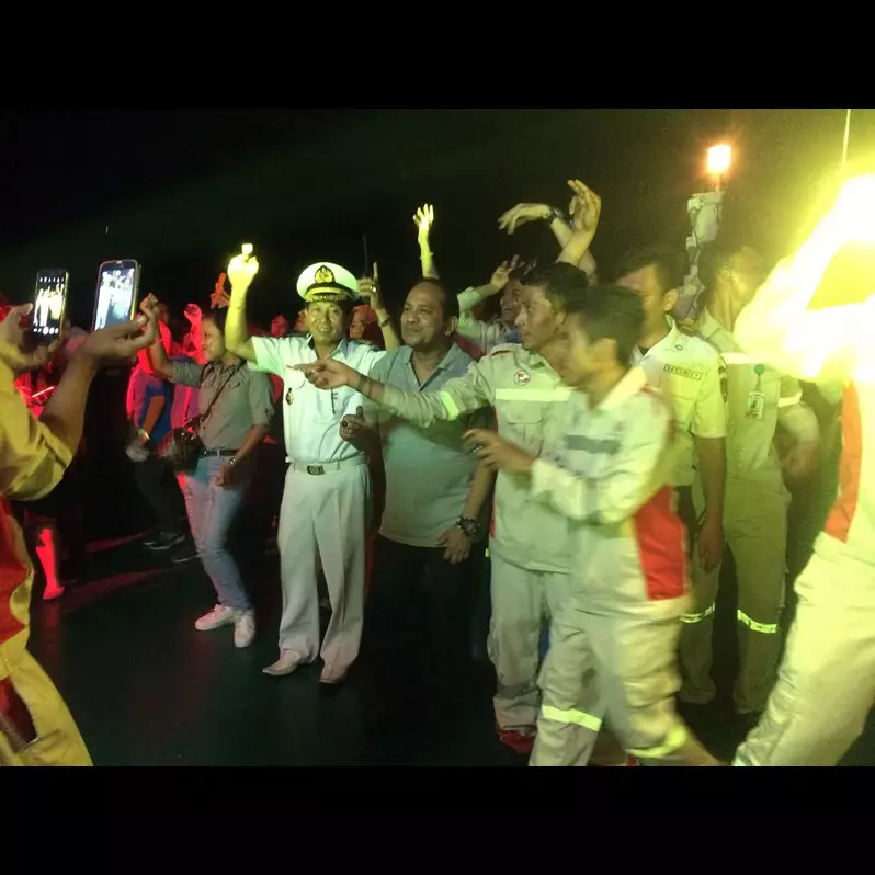 Begini serunya merayakan pergantian tahun di atas kapal laut