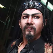 5 Aksi menantang maut pesulap Limbad, pernah dikubur hidup-hidup