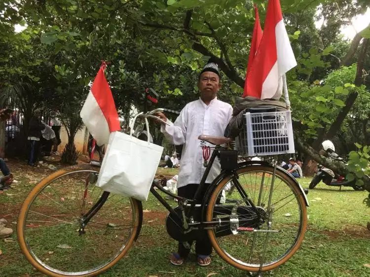Kawal sidang kasus Ahok, kakek ini rela kayuh sepeda dari Bekasi