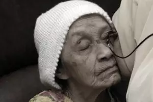 Sering berkumpul dengan orangtua bikin usia mereka lebih panjang