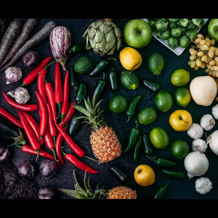 Cantik, buah dan sayur ini disusun layaknya karangan bunga