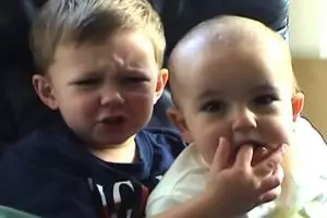 10 Tahun berlalu, ini kabar dua bocah 'Charlie Bit My Finger'