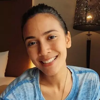 15 Foto Nadine Alexandra, si barista cantik di sekuel Filosofi Kopi