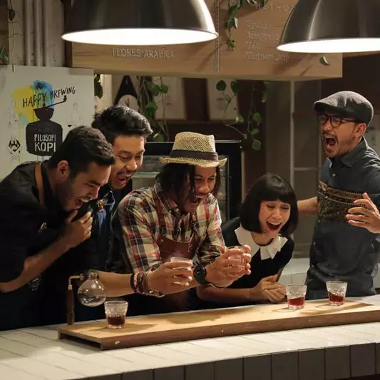 4 Perbedaan besar sekuel Filosofi Kopi dibandingkan film pertamanya