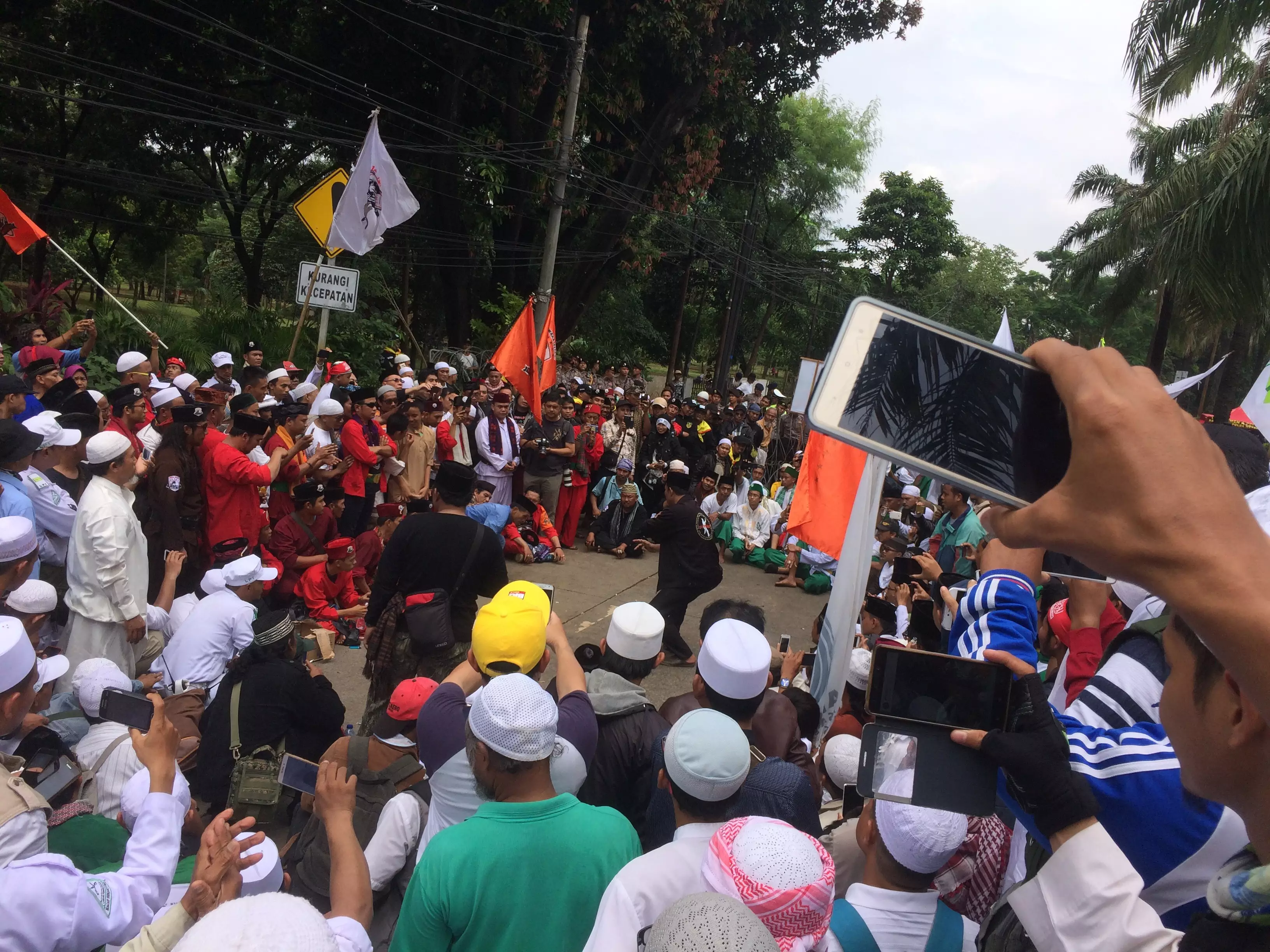 Sidang lanjutan Ahok, atraksi silat jadi tontonan