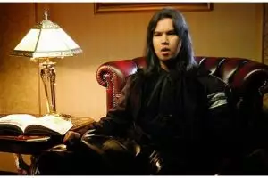 12 Gaya rambut Ahmad Dhani, dari botak mulus sampai gondrong desa