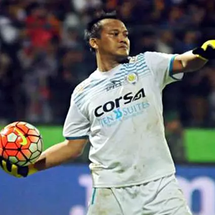 Kiper Arema Ahmad Kurniawan berpulang, aksi-aksimu di lapangan abadi