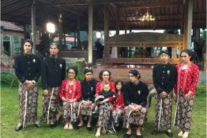 7 Foto seru tedak siten Baby R, anak bungsu Ahmad Dhani-Mulan Jameela