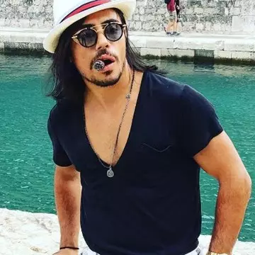 Nusret Gökçe, tukang jagal macho yang bikin cewek gelisah