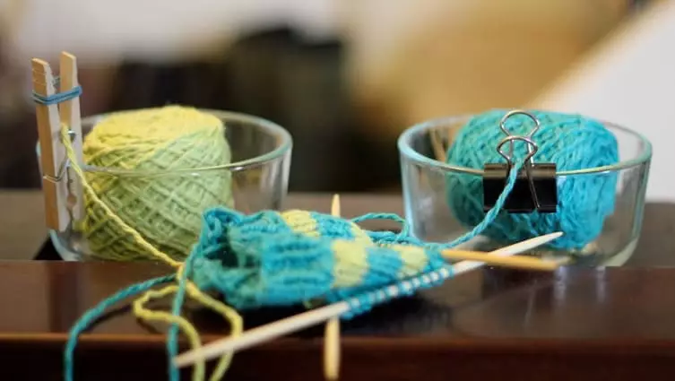 Suka menjahit? Ini trik menyimpan benang supaya nggak berantakan