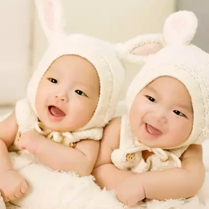 5 Video polah bayi kembar ini menggemaskan, bikin pengen punya anak