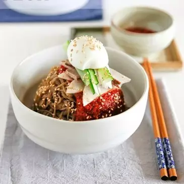 Bikin naengmyeon, mi dingin kayak di drama Korea, ala kamu yuk