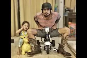 Punya problem akting dengan anak kecil, begini trik Tora Sudiro