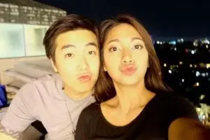 10 Potret gaya pacaran Dinda Kirana dengan cowok Korea, mirip K-Drama