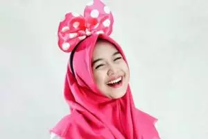 Gara-gara aksi goyang Ria Ricis ini, netizen sentil Oki Setiana Dewi