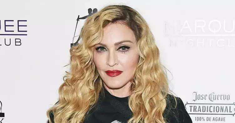 Madonna bikin heboh netizen, unggah foto tato logo Nike di area intim
