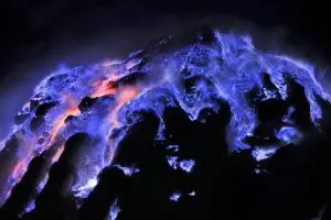 6 Wisata api abadi di Indonesia ini wajib banget kamu kunjungi