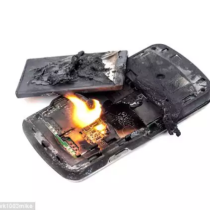 Banyak kasus HP meledak, ahli ciptakan baterai canggih anti-api